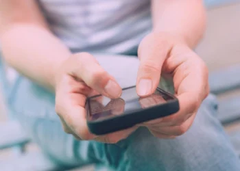 Polacy krzyczą: zróbcie coś z tymi telefonami. To może nie wystarczyć