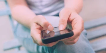 Polacy krzyczą: zróbcie coś z tymi telefonami. To może nie wystarczyć