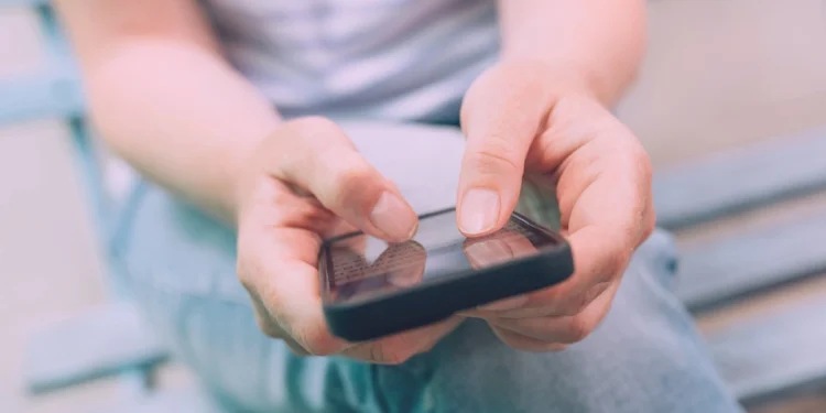 Polacy krzyczą: zróbcie coś z tymi telefonami. To może nie wystarczyć