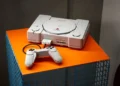 Lego odtworzyło kultowe PlayStation. W środku ukryto niespodziankę
