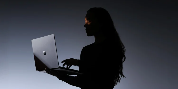 Microsoft stworzył własnego MacBooka Pro. Apple może się śmiać, ale to świetny ruch