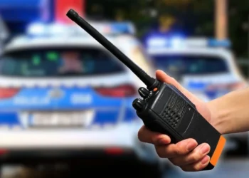 Policjant nie mógł dogadać się ze strażakiem. Polskie służby żyją w radiowej wieży Babel