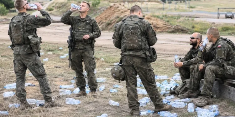 Chcą zmienić zasady systemu kaucyjnego. Armia ma strzelać, nie zbierać butelki