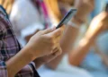 Koniec z telefonami w podstawówkach. Polacy czekali na ten ruch rządu