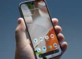 Android kopiuje najlepszą rzecz z iPhone'a. Wystarczy zbliżyć telefony