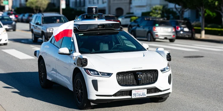 Robotaxi wjeżdżają do Polski. Giganci szykują testy bez kierowców