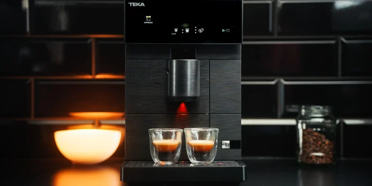 Kompaktowy ekspres, który potrafi zaskoczyć. Sprawdziłem Teka Barista Latte