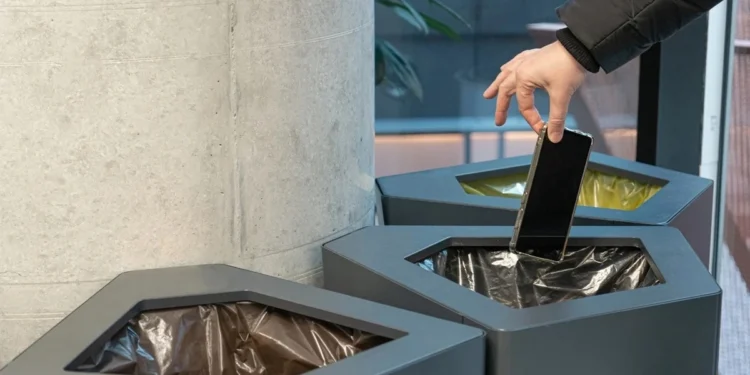 Odstawienie telefonu zamienia się w kult produktywności. To bardzo ryzykowne 