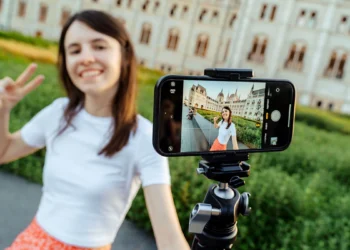 TikTok będzie biurem podróży. Wakacje sprzedadzą ci influencerzy