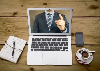 „To mogło być mailem”. Przeciążenie spotkaniami w polskim biznesie