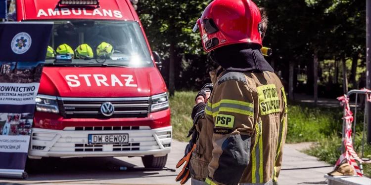 Tragiczny wypadek na Bemowie. Awionetka rozbiła się tuż przed lotniskiem