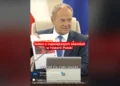Premier Polski macha kartką. Widać na niej biedę