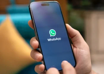 Jak odzyskać wiadomości z WhatsAppa, także te usunięte i stare? Poradnik