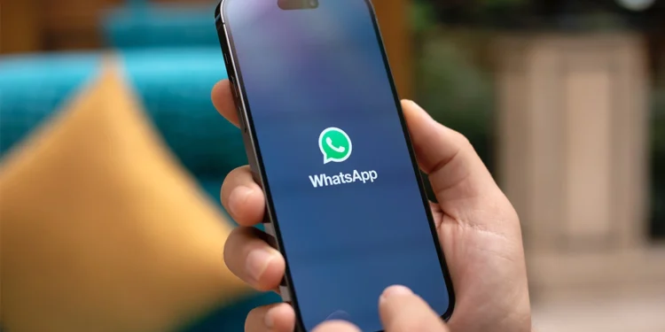 Jak odzyskać wiadomości z WhatsAppa, także te usunięte i stare? Poradnik
