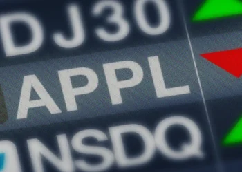 Apple bije rekordy, akcje lecą w dół. I właśnie o to chodzi