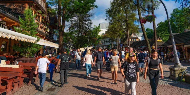Postawili lunapark bez żadnych zgód. Tandeta psuje polskie góry 